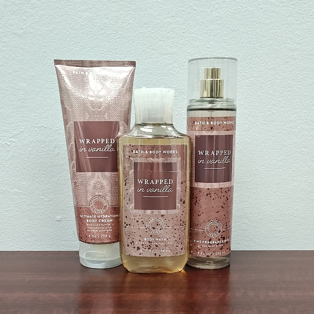 Bath & Body Works WRAPPED IN VANILLA 3 Piece Body Care Set - From the Vault 2022